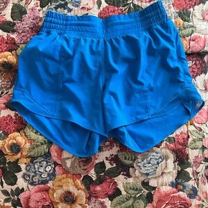 lululemon hotty hot shorts poolside